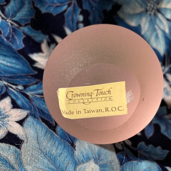 Vintage Frosted Art Glass Apple with leaf Paperweight By Crowning Touch - Picture 4 of 5